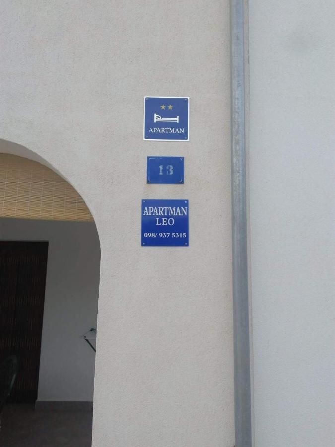 Appartamento Leo Vir Esterno foto